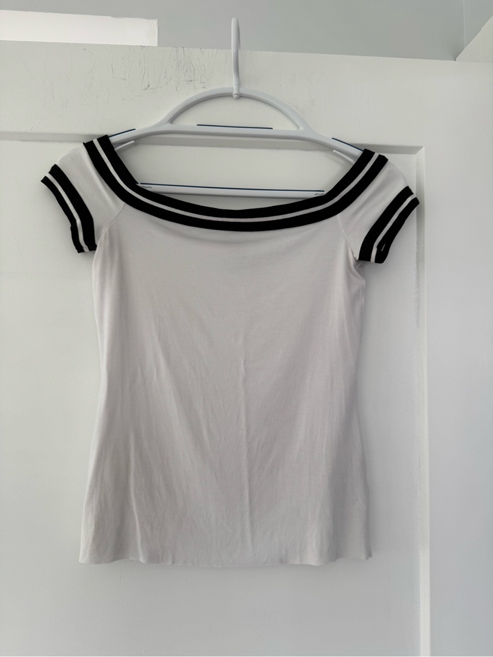 BAILEY/44 Made in USA White Off-Shoulder Tee with Black Stripe Trim. Size S